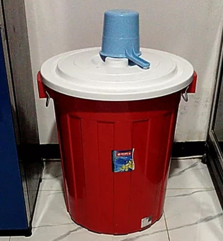 Ember Lion Star 80 Liter dengan Tutup dan Gagang Kawat Tahan Lama - 1